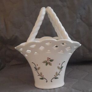 Mikasa White Ceramic Basket with Floral Accents  #RL050